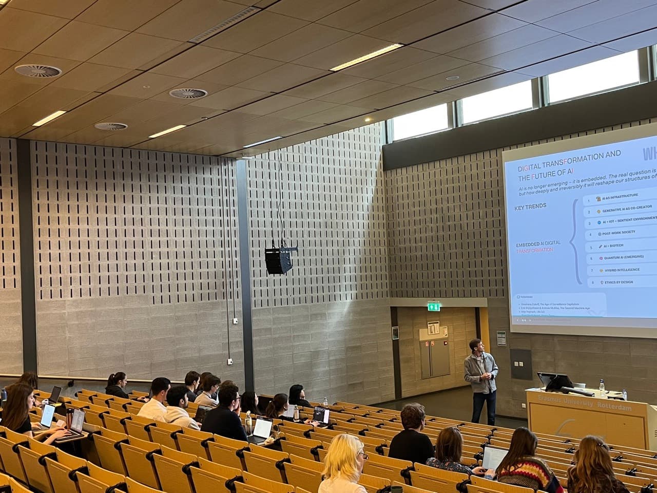 Alex Lindholm lecturing at Erasmus University Rotterdam on digital transformation and the future of AI